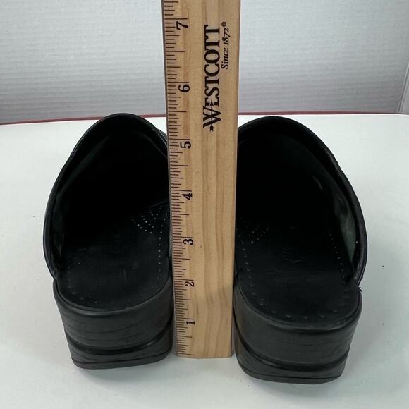 Dansko Burgundy Maroon Patent Leather Nursing Slip On Mule Work Shoes 8.5-9 39 - Picture 5 of 11